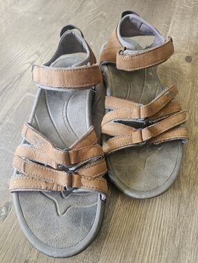 Teva Tirea Leather Sandal. Womens 8.5